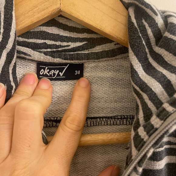 Leopard print zip up, girls size 12-14 - Picture 2 of 4